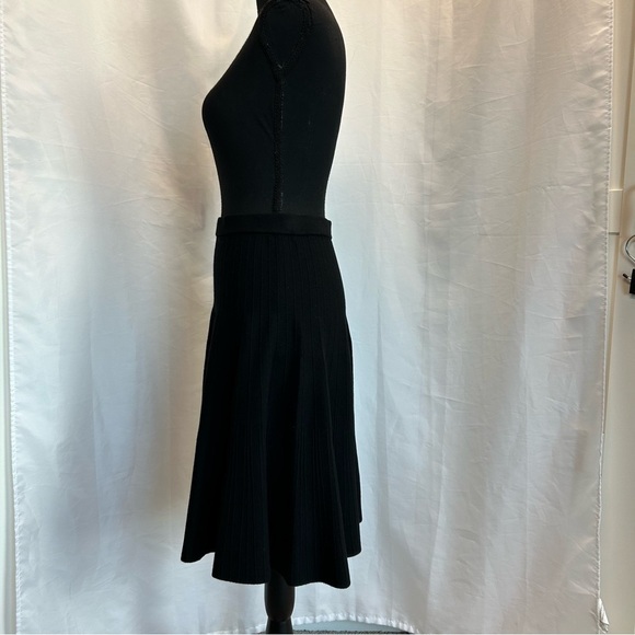 Black knit A-line mini skirt Sz M classy flowy stretchy pull-on - Picture 6 of 14